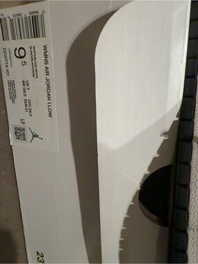 Jordan White/Black WMNS Air Jordan 1 Low Shoe Box